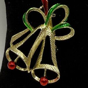 🐱 5 for $10.  Vintage Gerry's Christmas Bell Brooch Pin